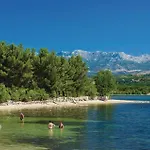 2 Bedroom Amazing In Pridraga